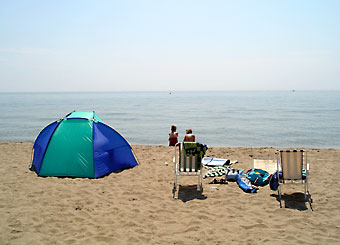 Meeresstrand im Winter